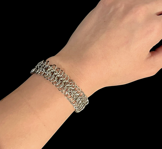 Metallic Spine Chainmail Bracelet