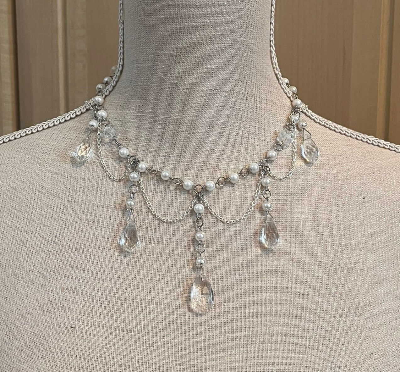 Lucent Teardrop Necklace ~ L01