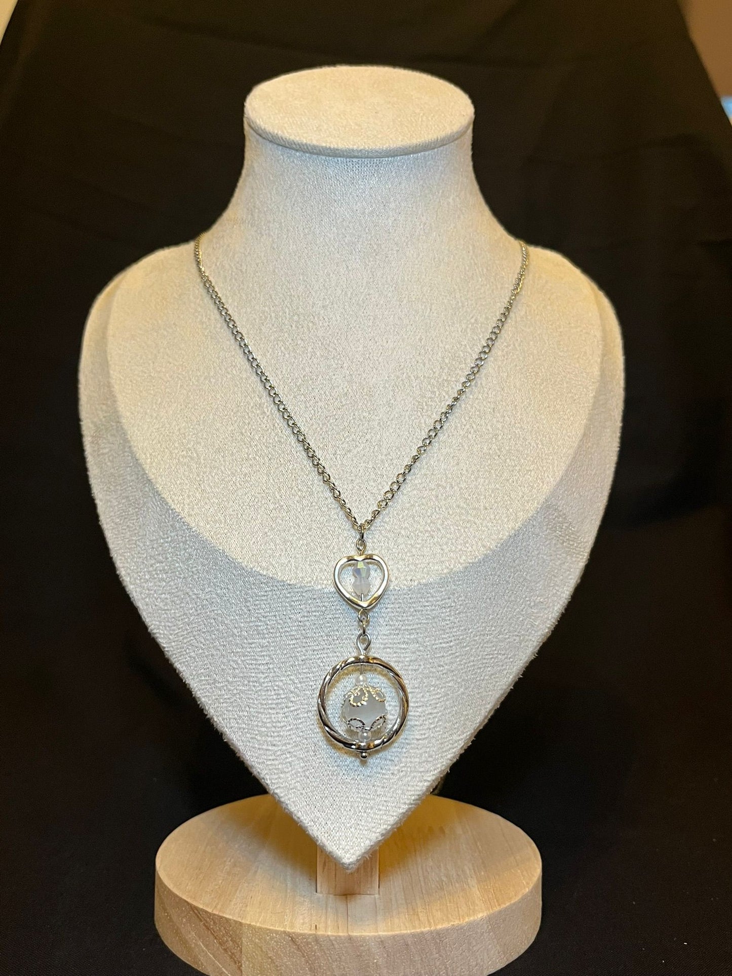 Iris Pendent Necklace