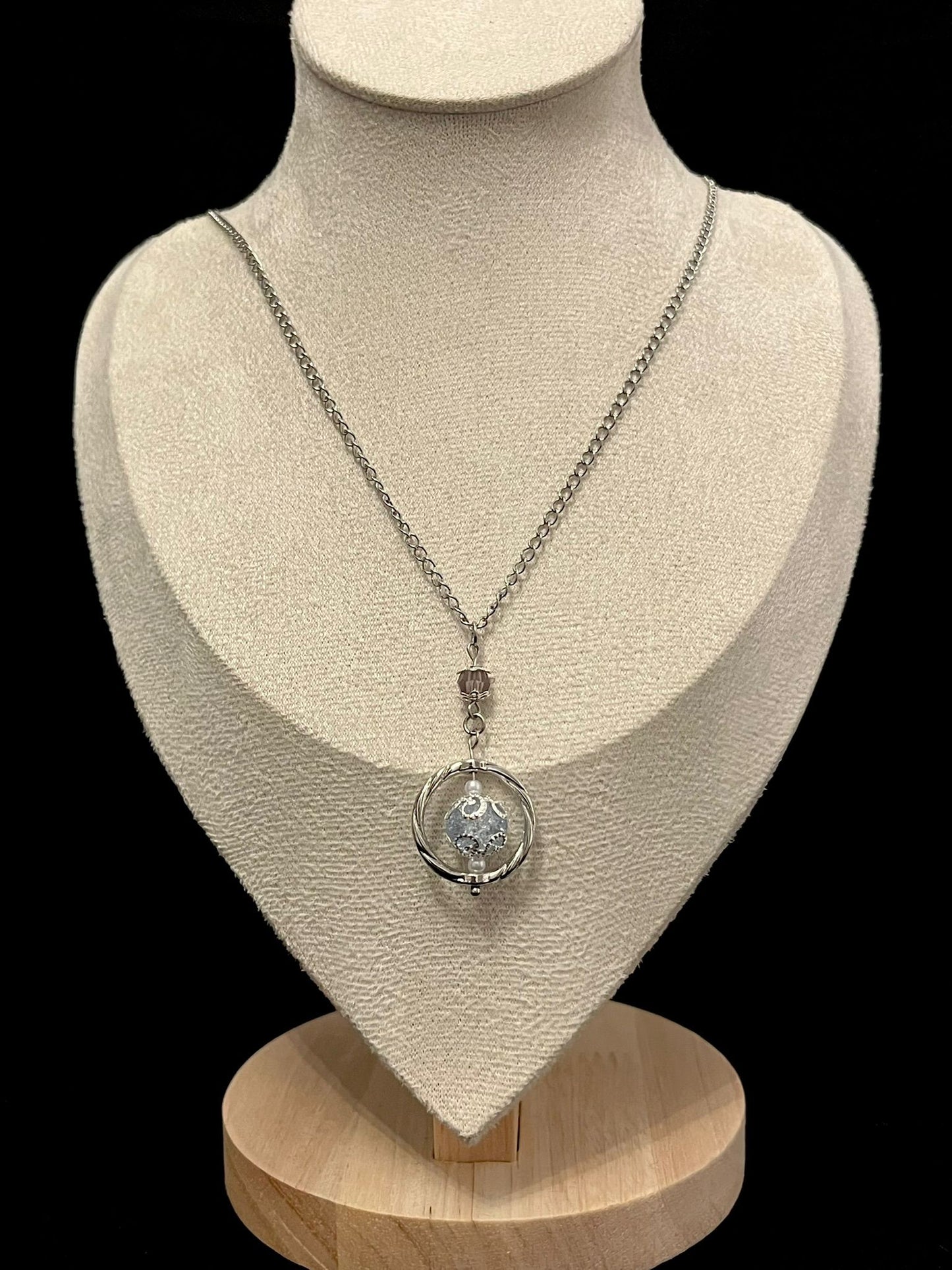 Iris Pendent Necklace