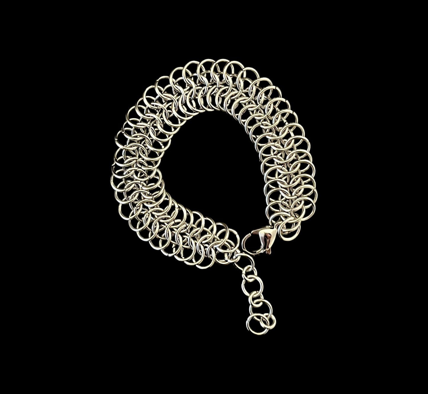 Metallic Spine Chainmail Bracelet